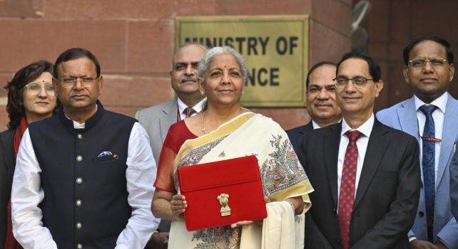 Nirmala Sitharaman: రికార్డు సృష్టించనున్న నిర్మలా సీతారామన్..  వరుసగా 9వ బడ్జెట్!