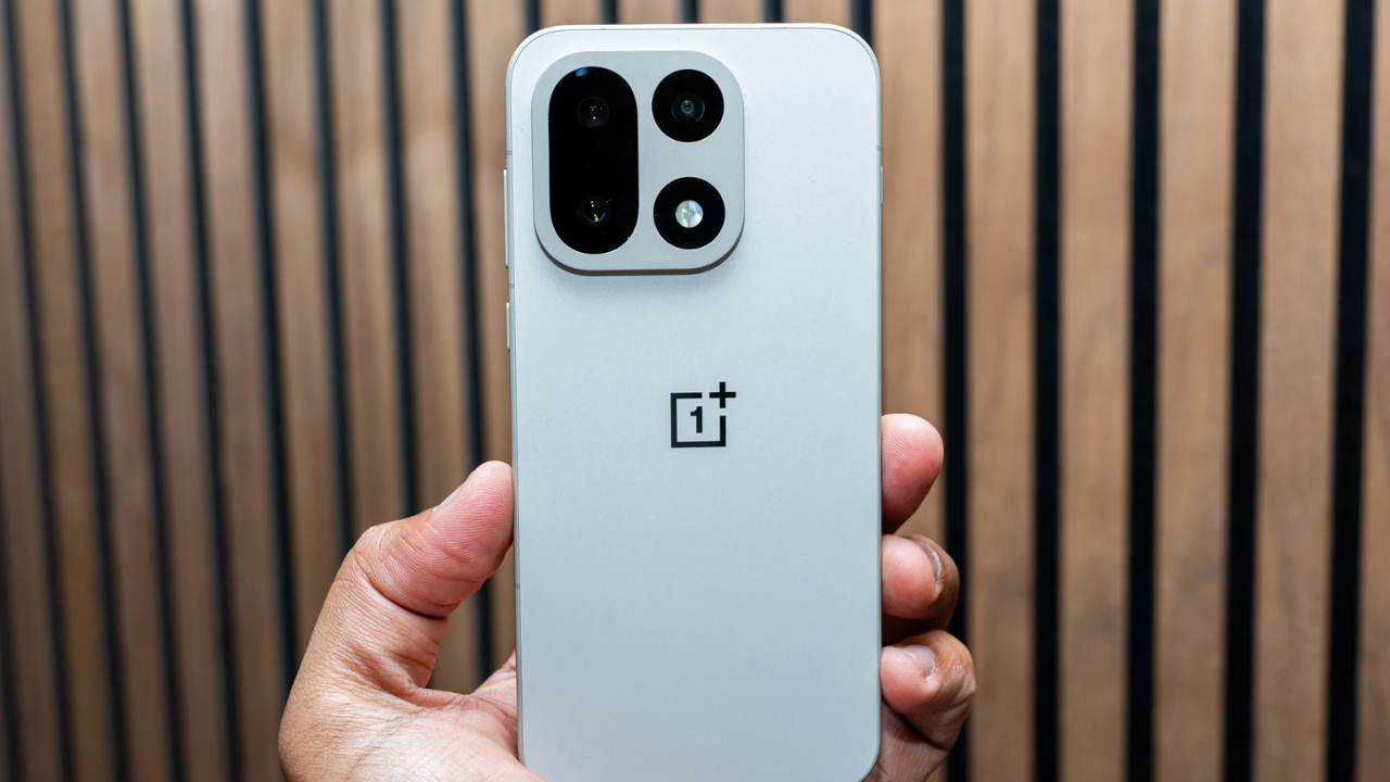 OnePlus 15 కొంటే రూ.2,299 విలువైన బడ్స్ ఫ్రీ... అదిరిపోయే డీల్! రూ.12,000 తగ్గింపుతో... వన్‌ప్లస్ సేల్ స్టార్ట్!