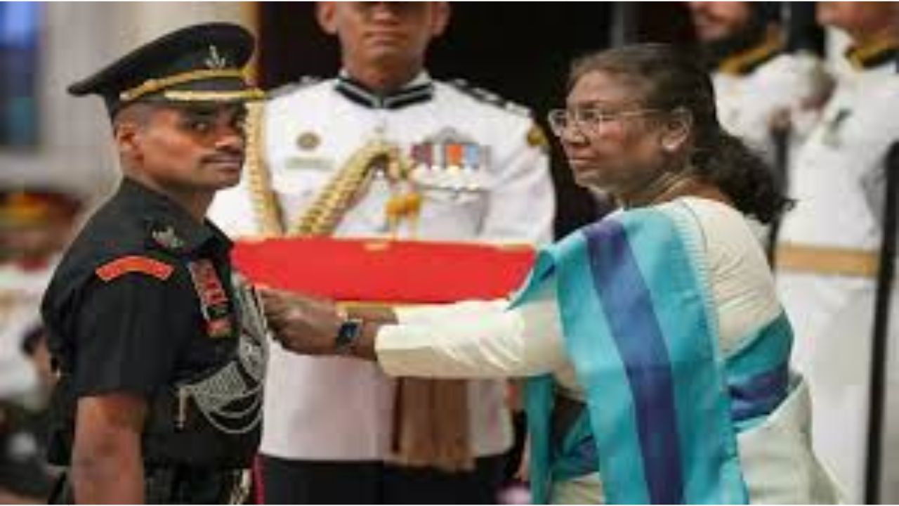 Major: కీర్తిచక్ర మేజర్‌కు ఏపీ ప్రభుత్వం భారీ నజరానా..! దేశం కోసం ప్రాణాల్ని పణంగా పెట్టిన..!