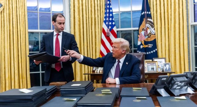 Trumps comments: ఆమెను చూసే పోస్టింగ్ ఇచ్చా..  ట్రంప్ వ్యాఖ్యలతో కొత్త వివాదం!