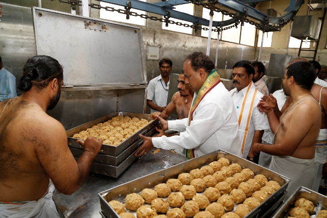 TTD Ghee Scam: కల్తీ నెయ్యి కేసులో మనీ లాండరింగ్ కోణం.. పెద్దల గుట్టు రట్టు చేసేందుకు ఈడీ సిద్ధం.!!