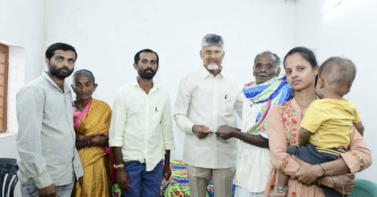 ఆ గ్రామంలో ఇంటింటికీ తిరిగి పింఛన్లు పంపిణీ చేసిన చంద్రబాబు! పథకాల అమలు తీరుపై స్వయంగా..