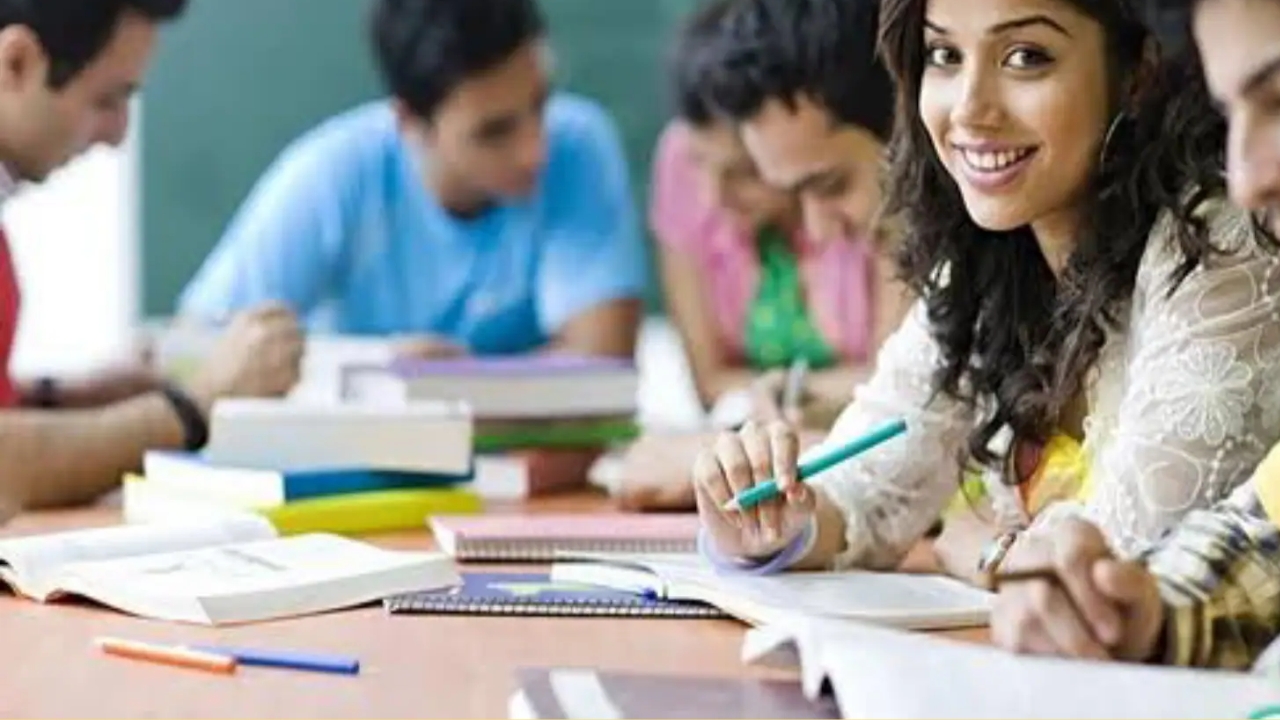 నిరుద్యోగులకు బంపర్ ఆఫర్...  ఉచితంగా జీఎస్టీ ఫైలింగ్ శిక్షణ! అర్హతలు ఇవే!