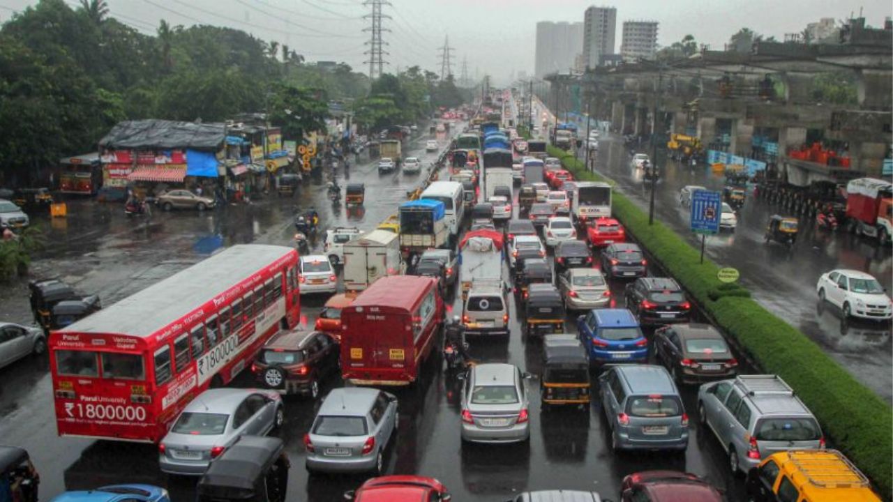 వెహికల్ కొనేవారికి గుడ్ న్యూస్..! అదనపు లైఫ్ ట్యాక్స్ రద్దు.. ప్రభుత్వం కీలక నిర్ణయం!