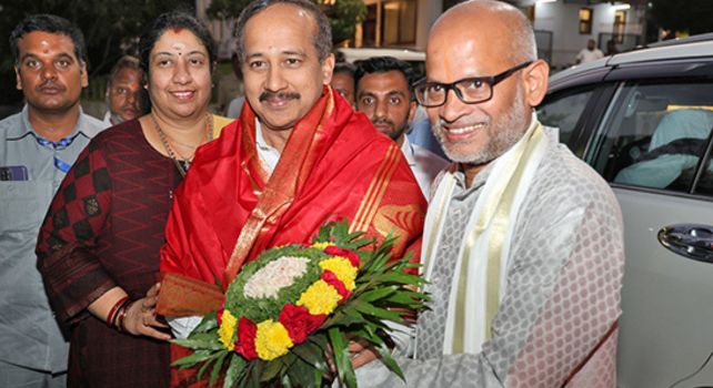 TTD: తిరుమలలో సంప్రదాయబద్ధంగా బాధ్యతలు.. టీటీడీ ఈవోగా ముద్దాడ రవిచంద్ర!