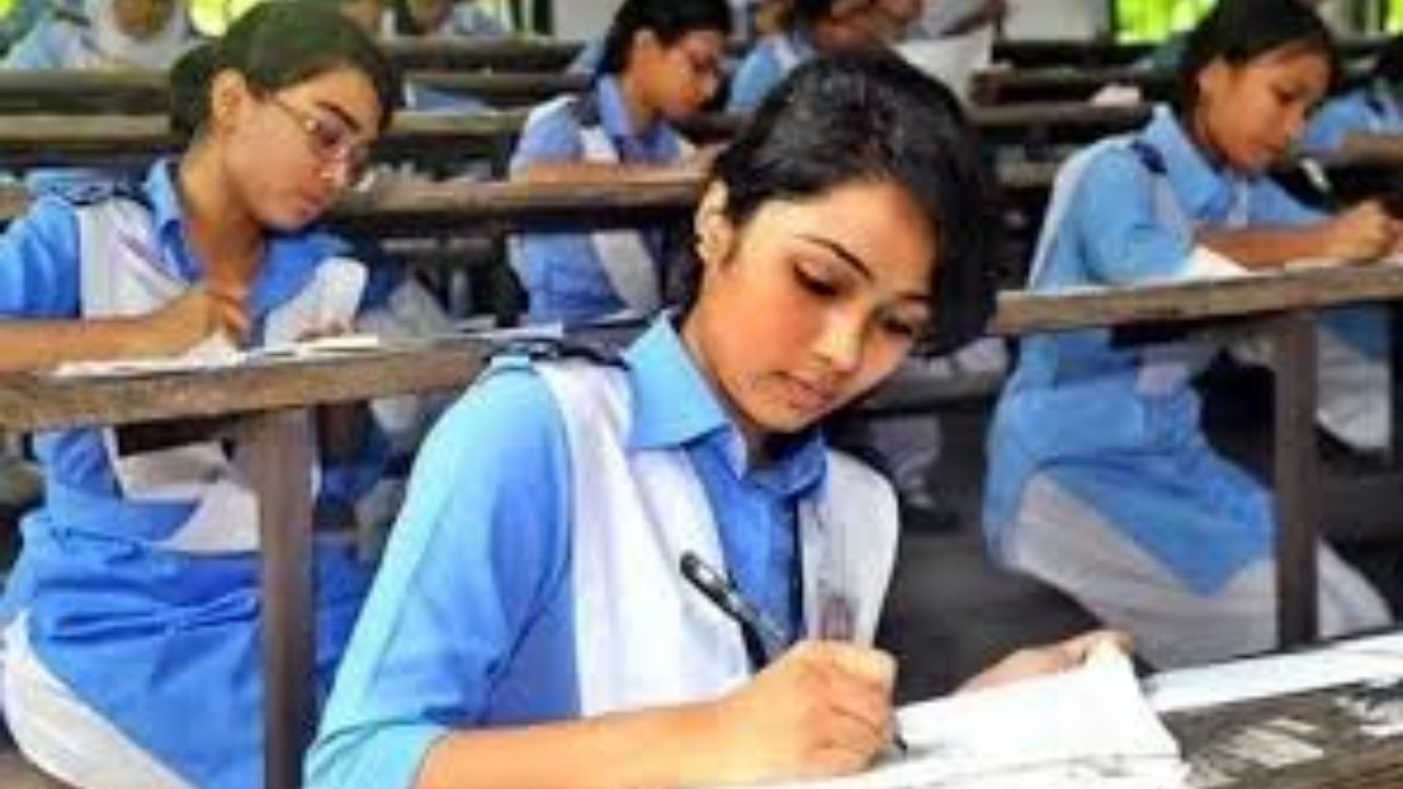 పదో తరగతి విద్యార్థులకు అలర్ట్..! ఇంగ్లీషు పరీక్ష షెడ్యూల్‌లో మార్పు!