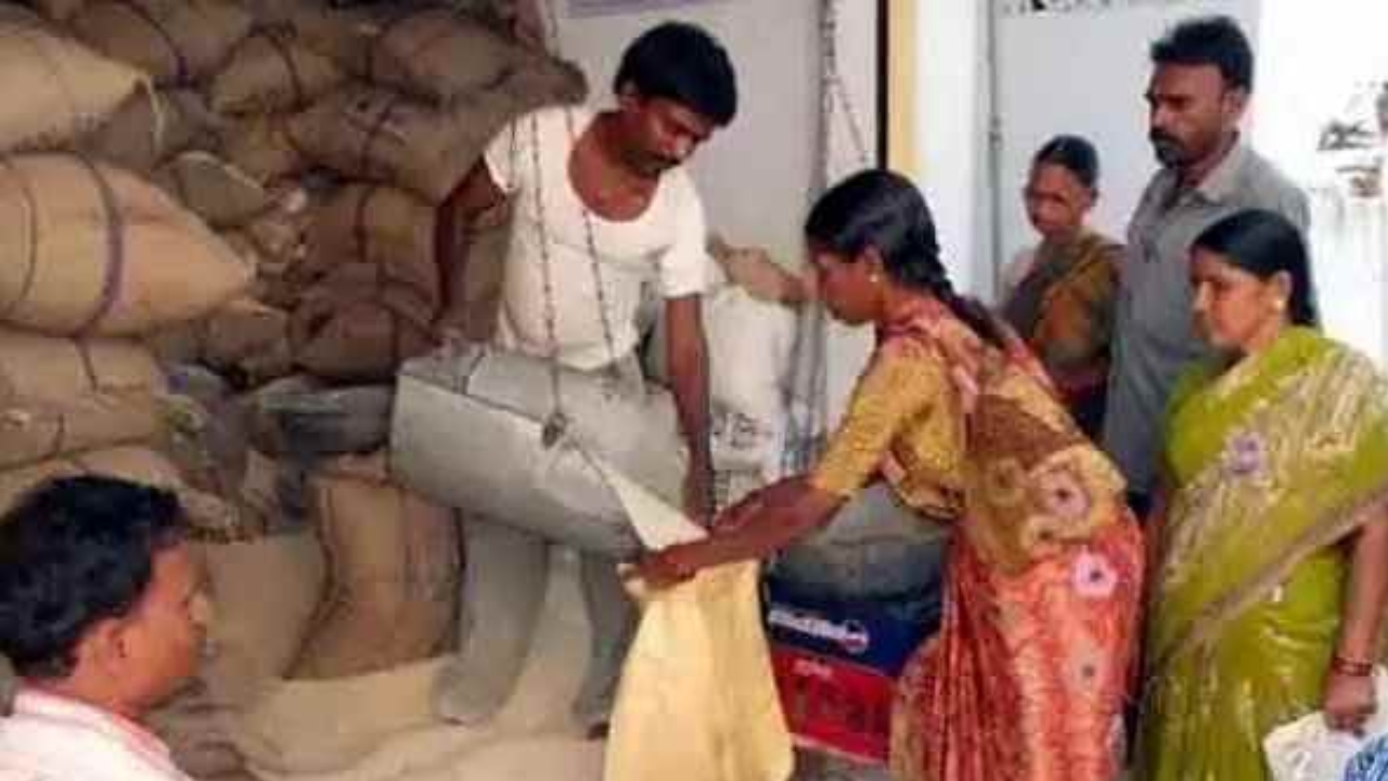 రేషన్ కార్డుదారులకు శుభవార్త! కిలో రూ.20 మాత్రమే... ఎన్ని కావాలంటే అన్ని తీసుకెళ్ళొచ్చు!