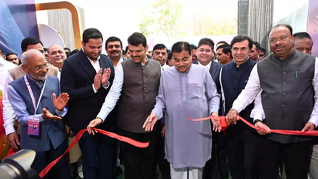 అదానీ గ్రూప్ రూ. 70,000 కోట్ల భారీ పెట్టుబడులు! అక్కడే ఫిక్స్!