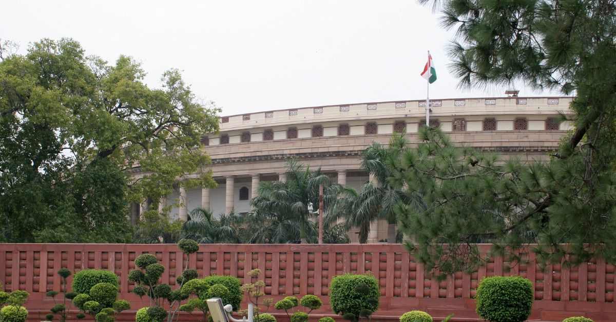 ఢిల్లీలో బాంబు కలకలం: పార్లమెంట్‌పై దాడి బెదిరింపులు.. స్కూళ్లకు ఈ-మెయిల్స్!