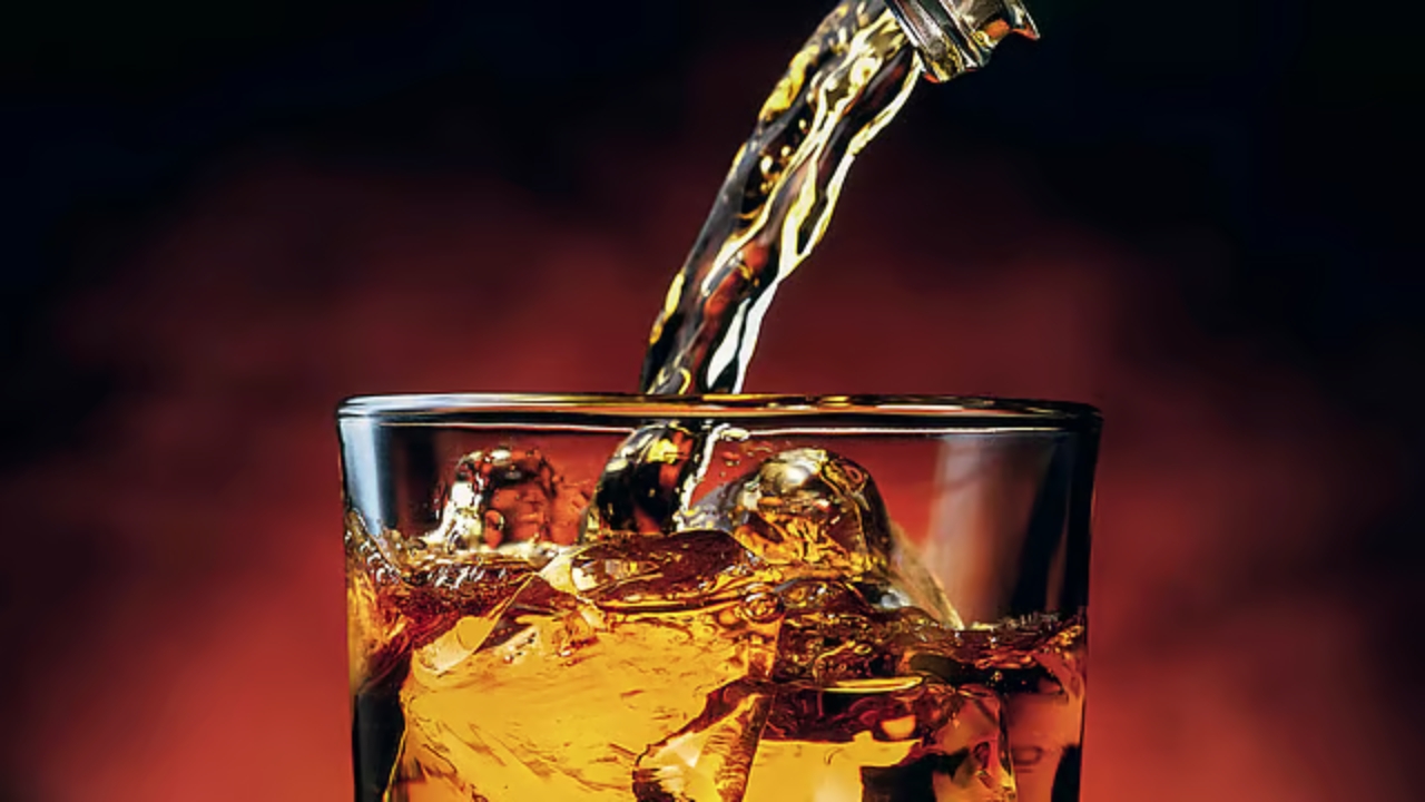  Liquor Rates: మందు బాబులకు మస్తు కిక్కు! భారీగా తగ్గనున్న మద్యం ధరలు!