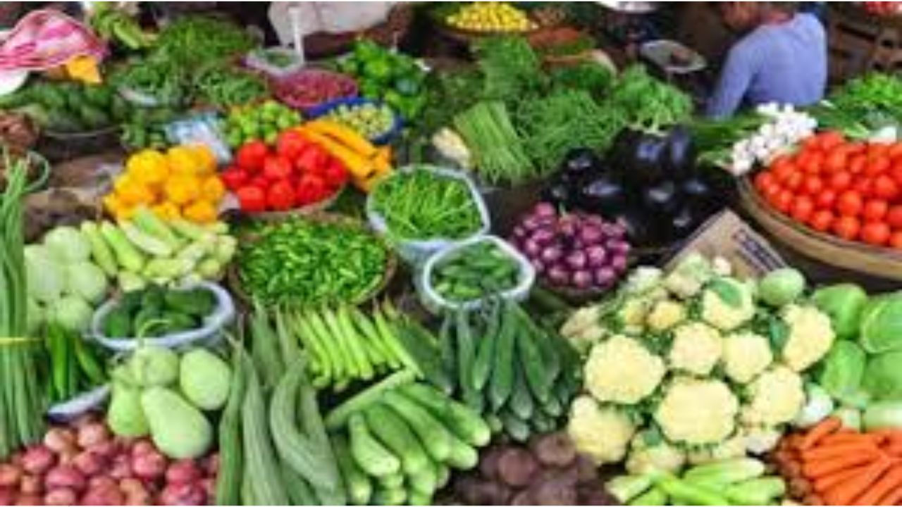 Vegetable Prices: సామాన్యులకు గుడ్‌న్యూస్..! మార్కెట్‌లో కూరగాయల ధరలు భారీగా డౌన్!