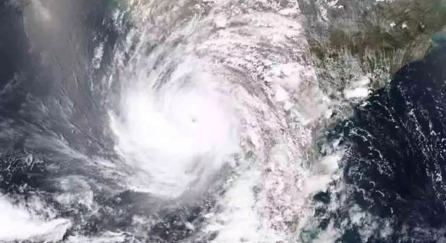 Bay of Bengal Rain : బంగాళాఖాతంలో 2 అల్పపీడనాలు.. తెలుగు రాష్ట్రాలకు వర్ష సూచన!