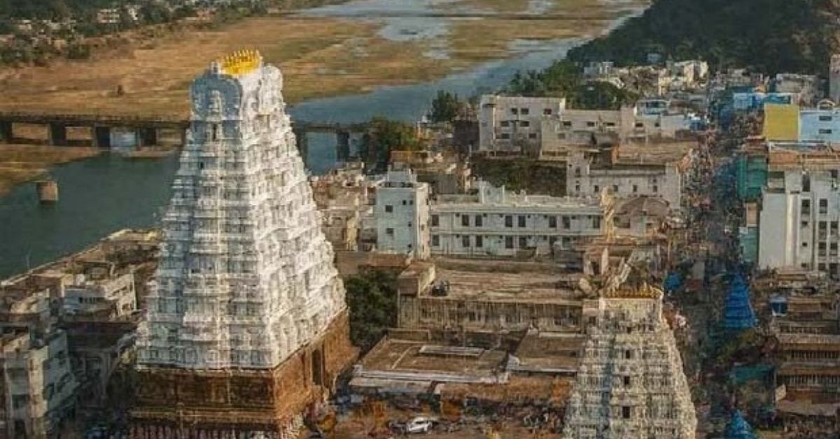 Srikalahasti Temple: రష్యా, జర్మనీ టు శ్రీకాళహస్తి.. సాంప్రదాయ దుస్తుల్లో శివయ్యను దర్శించుకున్న విదేశీ భక్తులు..