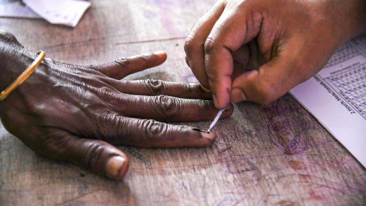 Panchayat Elections 2026: ఏపీలో పంచాయతీ ఎన్నికల నగారా.. మార్చి 9న ఓటర్ల తుది జాబితా!