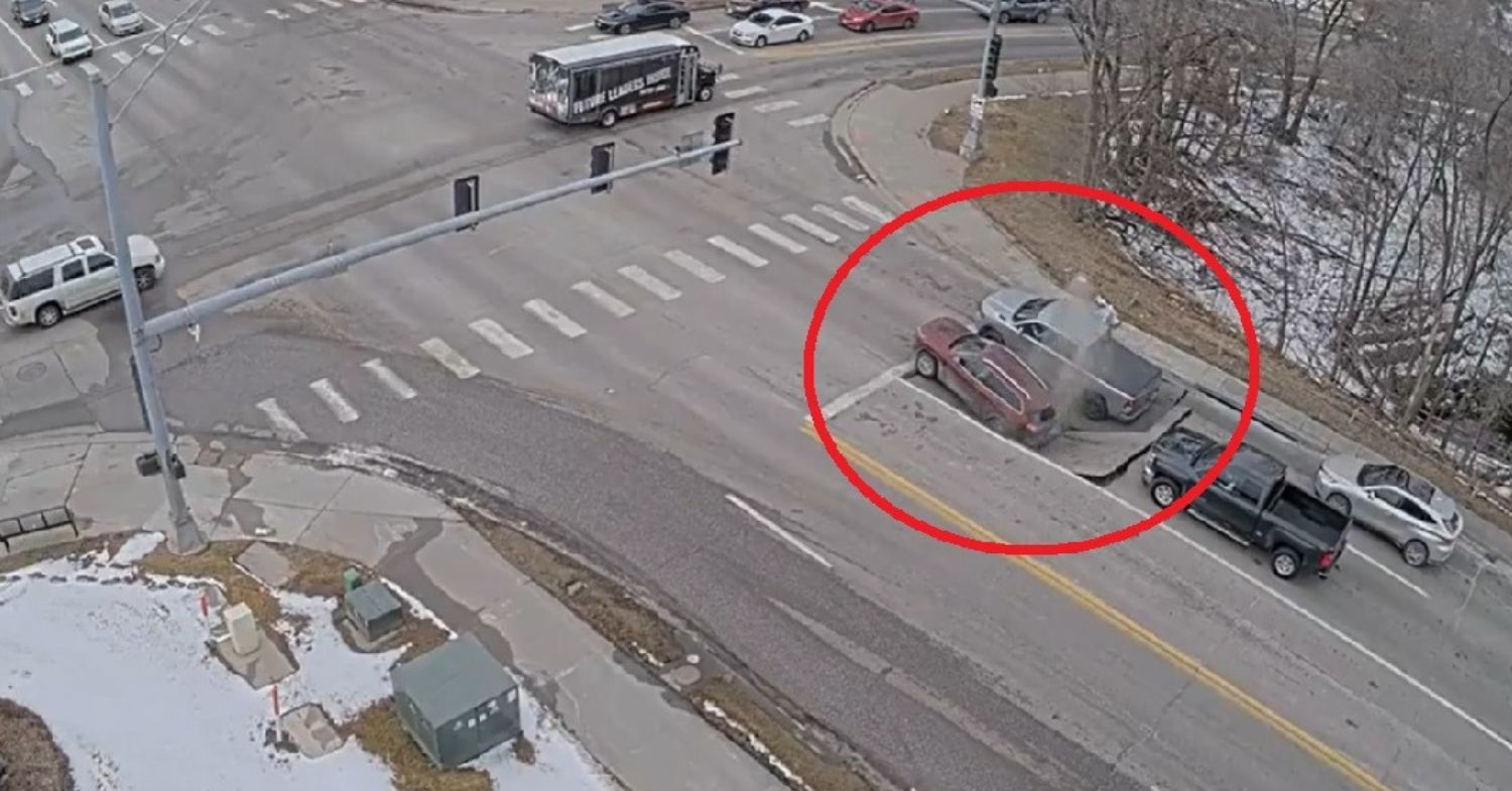 USA Incident: అమెరికాలో భయంకర దృశ్యం: ఒక్కసారిగా కుంగిపోయిన భూమి.. అదృశ్యమైన రెండు వాహనాలు.!