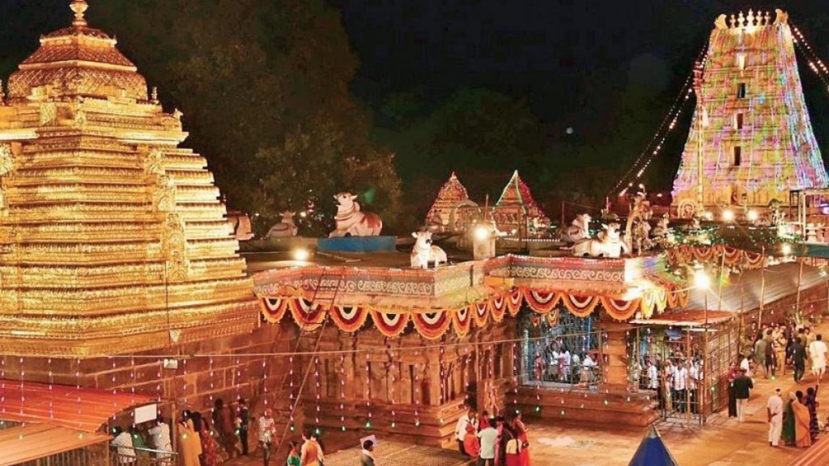 Srisailam: శ్రీశైలం వెళ్లాలనుకునే భక్తులకు అలర్ట్! ఆ రోజు ఆలయం మూసివేత... దర్శనాలు రద్దు!