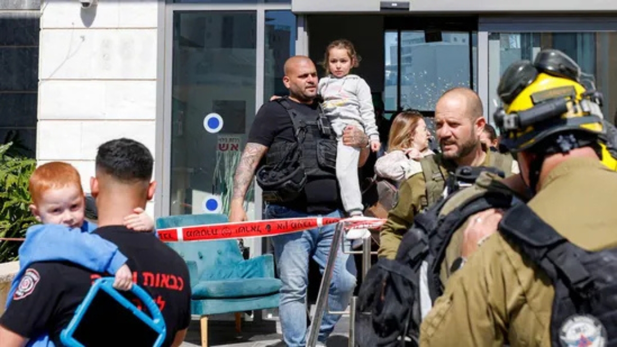 US-Israel: ఇరాన్‌పై అమెరికా-ఇజ్రాయెల్ మెరుపు దాడులు.. గల్ఫ్ దేశాల్లోని భారతీయ పౌరులకు ఎంబసీల కీలక మార్గదర్శకాలు..!!