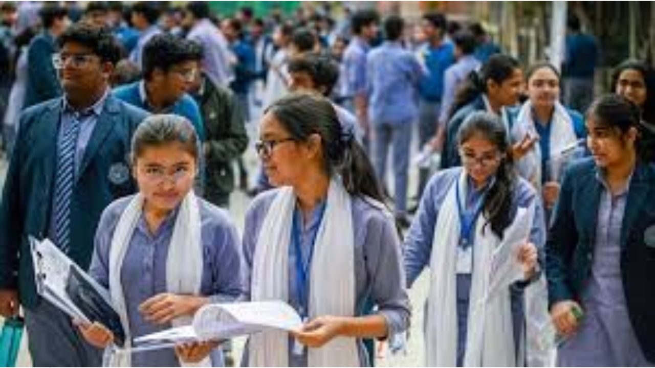 Merit Students: టెన్త్ క్లాస్ స్టూడెంట్స్ కి గుడ్ న్యూస్! టాప్ స్కోరర్లకు ఫ్రీ ట్రిప్ ప్రకటించిన ఎమ్మెల్యే!