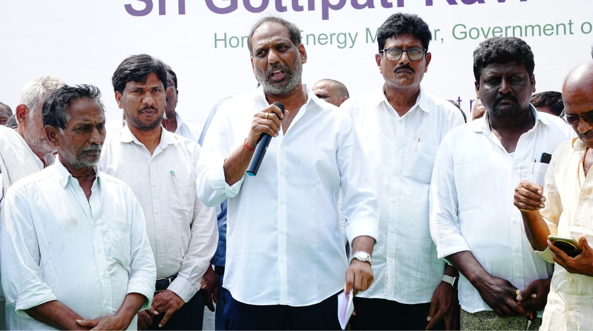 Free cycles distribution: పిల్లల చదువు భారం కాకూడదు - సైకిళ్ల పంపిణీలో మంత్రి గొట్టిపాటి భావోద్వేగ ప్రసంగం..!!