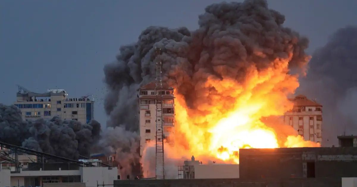 Iran plan change: గల్ఫ్ నగరాల్లో మృత్యుఘోష.. ప్లాన్ మార్చిన ఇరాన్.. పౌర నివాసాలే లక్ష్యంగా బాంబుల వర్షం!