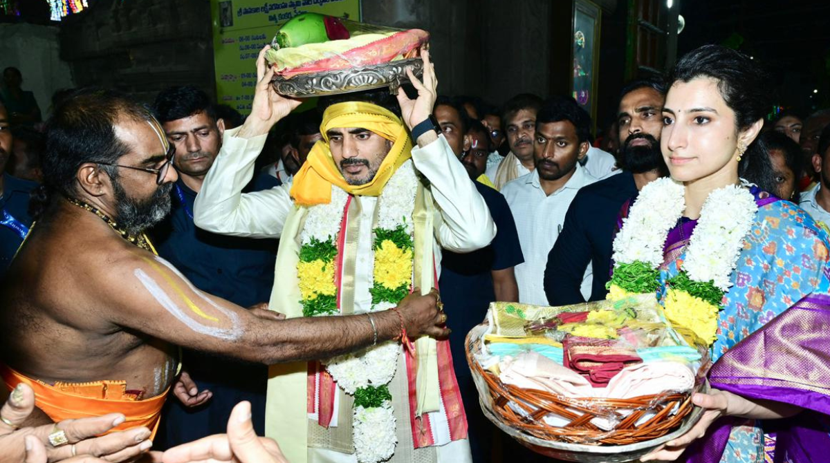 MangalagiriBrahmotsavam: వైభవంగా శ్రీ లక్ష్మీ నరసింహస్వామి బ్రహ్మోత్సవాలు.. పట్టువస్త్రాలు సమర్పించిన మంత్రి నారా లోకేష్ దంపతులు!