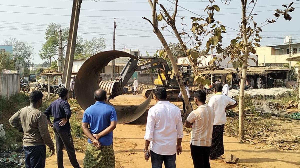 Katranipadu Village: 60 ఏళ్ల కట్రానిపాడు కష్టం తీరింది.. రూ. 55 లక్షల ఆదా.. వినూత్నంగా స్లూయిస్ గేట్ల ఏర్పాటు! 