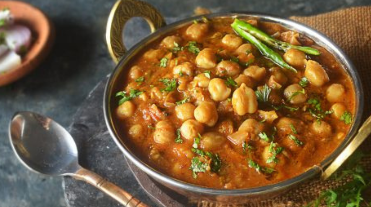 Punjabi Chole Masala Recipe: అదిరిపోయే 'రెస్టారెంట్ స్టైల్' పంజాబీ చోలే మసాలా.. ఇంట్లోనే ఇలా ఈజీగా చేసేయండి!