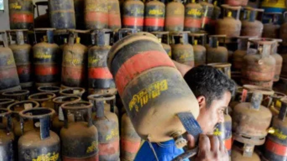 LPG Shortage: ముంబయిలో గ్యాస్ మంటలు... సిలిండర్ల కొరతతో 20 శాతం హోటళ్లు బంద్!