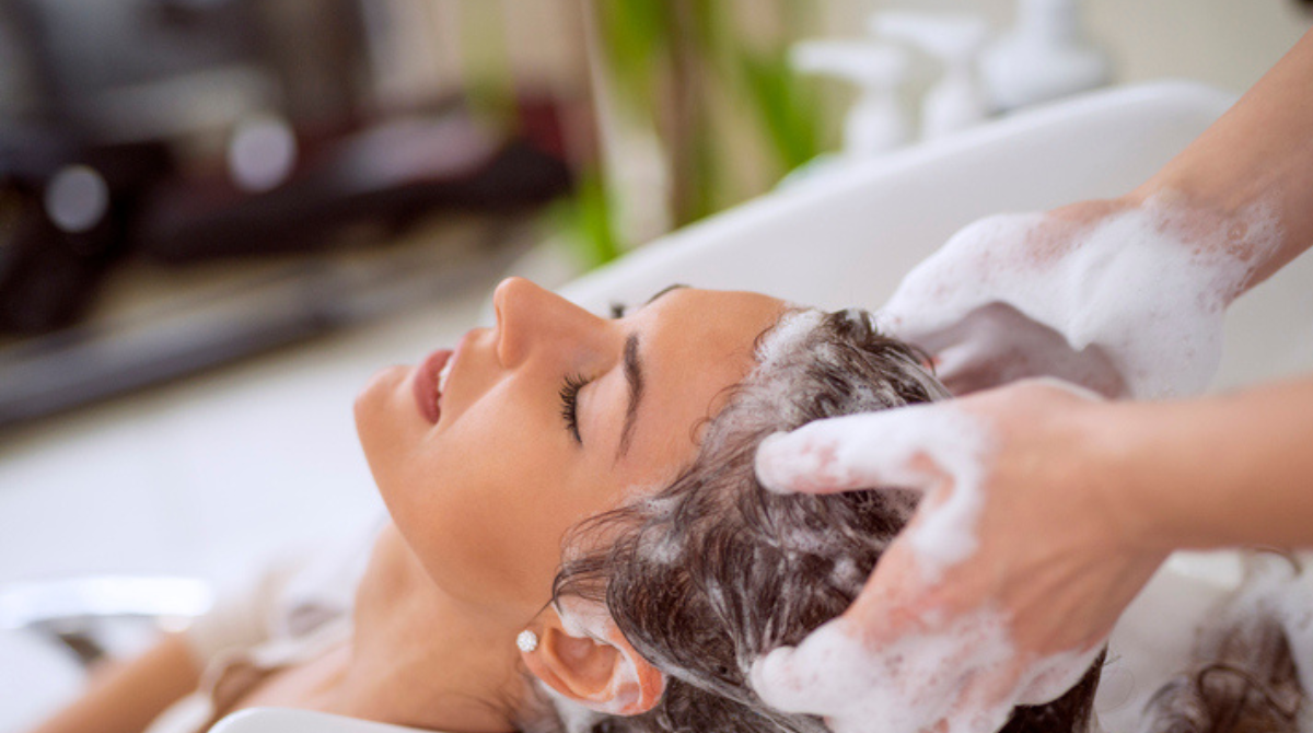 Hair wash tips: మీ జుట్టు జిడ్డుగా మారుతుందా? హెయిర్ వాష్ విషయంలో ఈ తప్పులు అస్సలు చేయకండి!