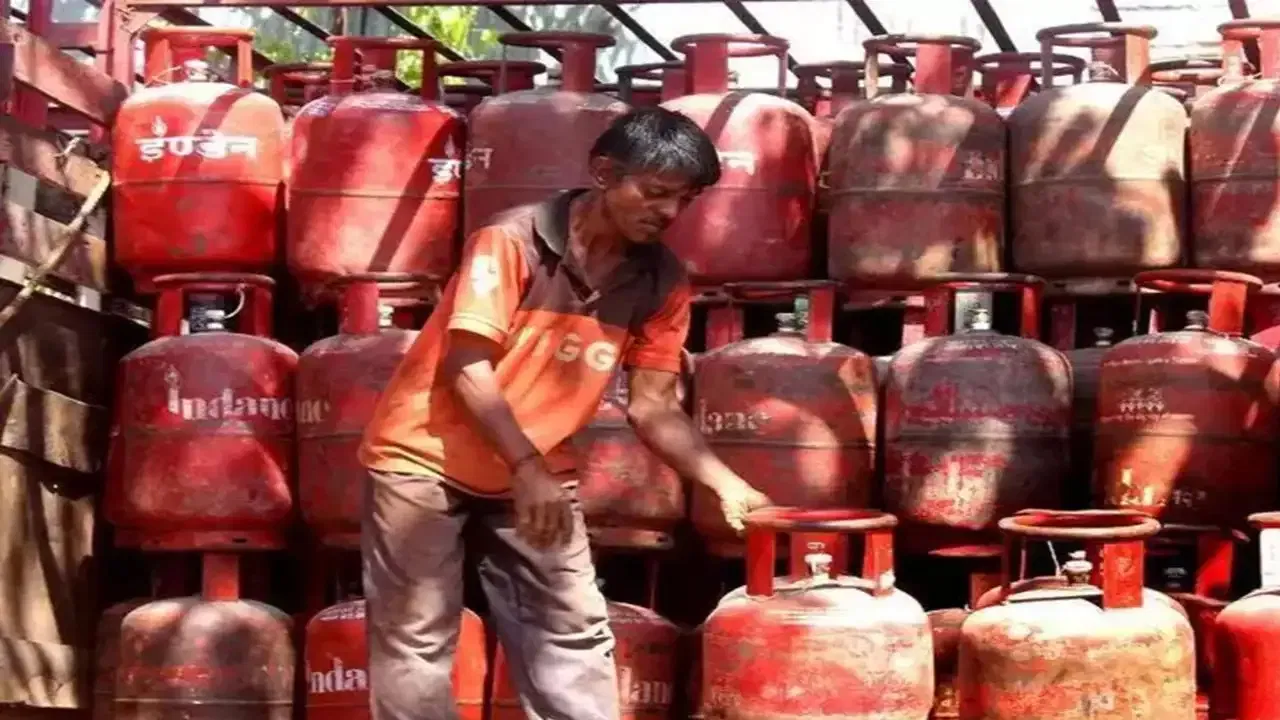 LPG Gas: వంట గ్యాస్ వినియోగదారులకు కేంద్రం భరోసా! బుక్ చేసిన 48 గంటల్లోనే... కొత్త నిబంధనలు!