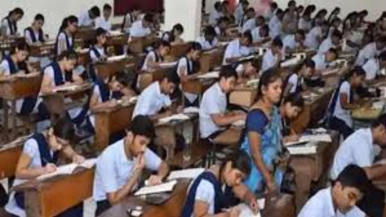 AP SSC Exams: ఏపీ టెన్త్ విద్యార్థులకు గుడ్ న్యూస్..! పరీక్షా కేంద్రాల్లోకి ఎంట్రీకి కొత్త టైమింగ్స్!