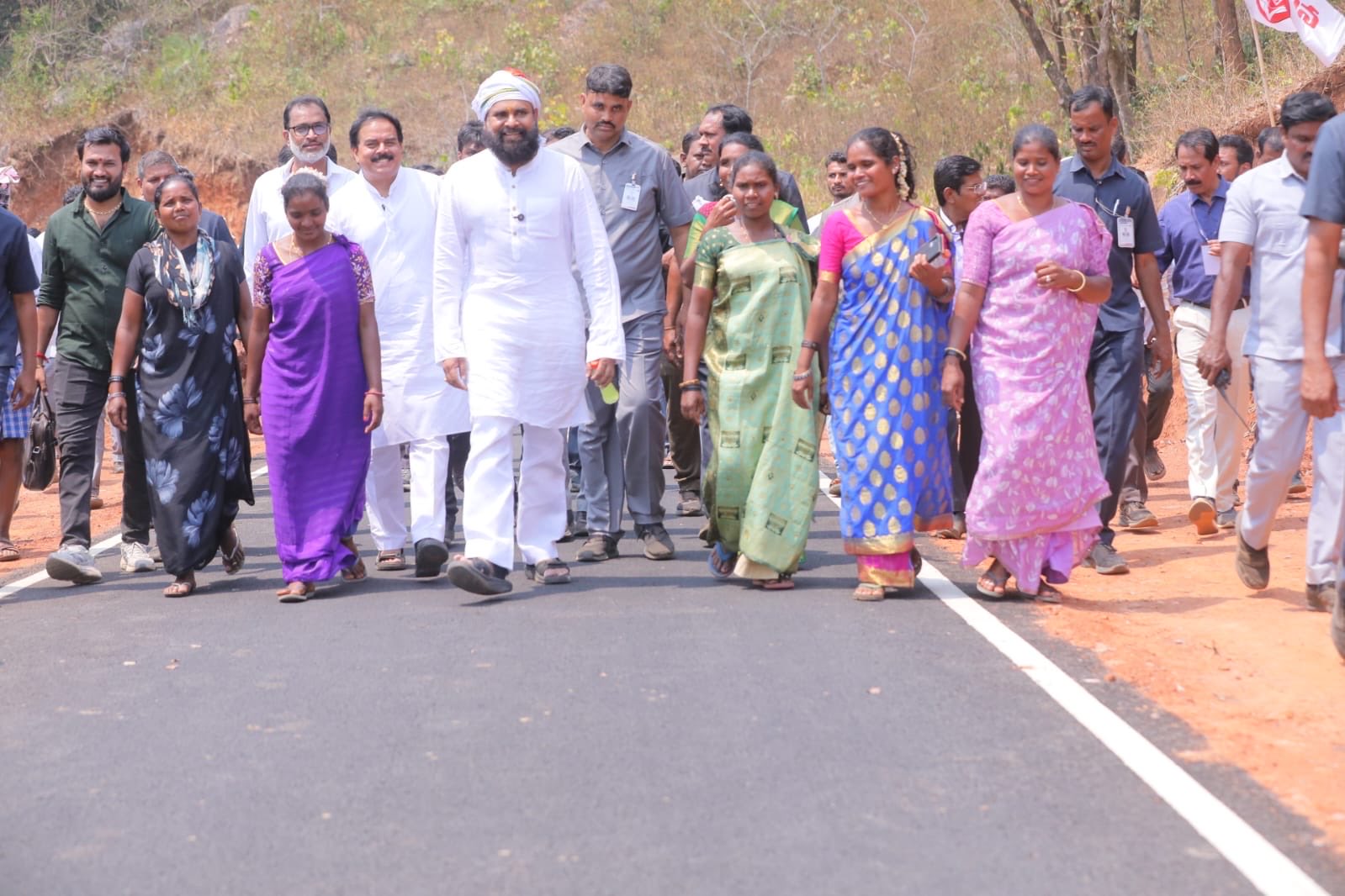 AP Roads Construction: 70 ఏళ్ల కష్టానికి మోక్షం.. 40 గడపల గ్రామానికి రూ. 2 కోట్లతో రోడ్డు వేయించిన కూటమి ప్రభుత్వం: పవన్ కళ్యాణ్!