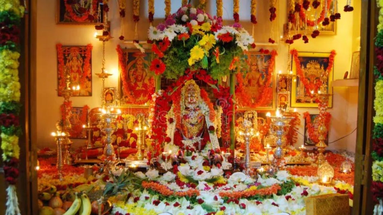 Pooja Gadi: దేవుడి ఫోటోలను ఎలా శుభ్రం చేయాలి? ఫ్రేమ్‌లు పాడవకుండా ఉండే మార్గాలు..!