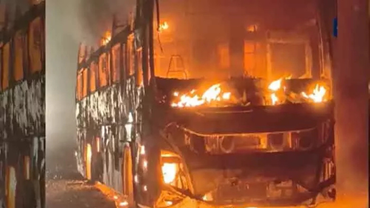 Road Accident: విజయనగరంలో ఘోర ప్రమాదం... ప్రైవేట్ బస్సు దగ్ధం! ఎమ్మెల్యేకు తప్పిన ముప్పు...