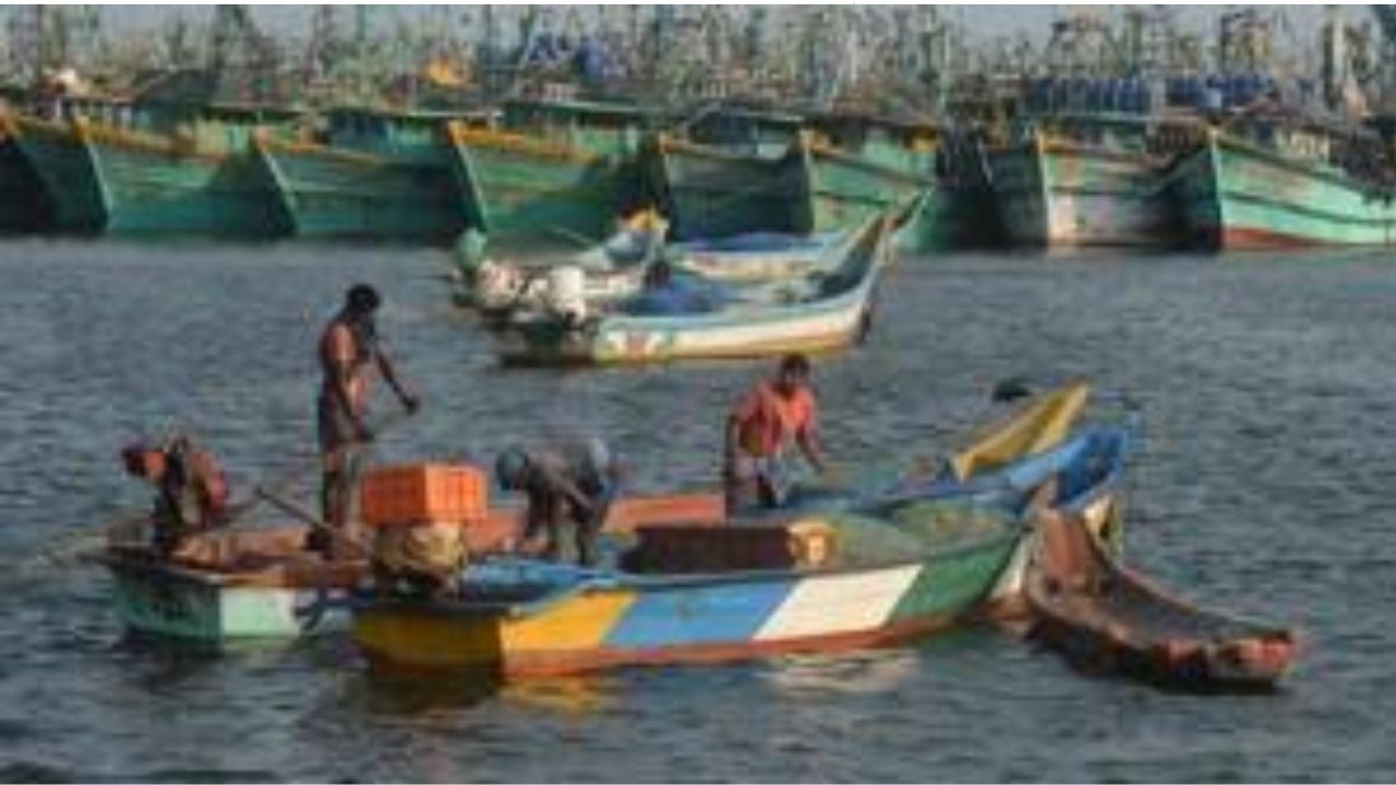 Fishing Dispute: తమిళనాడు మత్స్యకారుల అక్రమ ప్రవేశం..! ఏపీ సర్కార్ కీలక ఆదేశాలు!