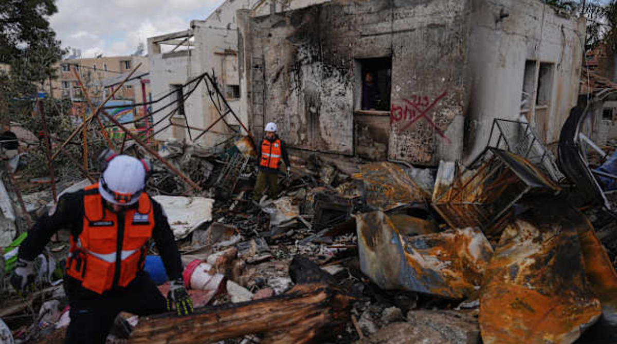 Iran Israel War Updates: అణు, సైనిక కేంద్రాలే లక్ష్యం... అమెరికా భీకర దాడిలో కుప్పకూలిన కీలక ఇంజిన్ ప్లాంట్!