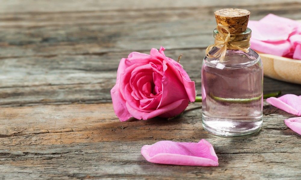 Rose Water Benefits: రోజ్ వాటర్ ఉపయోగాలు... మీ చర్మాన్ని తాజాగా, మృదువుగా ఉంచే అద్భుత చిట్కాలు..!!
