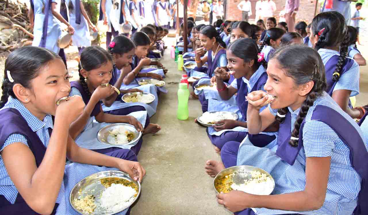 Midday Meals Scheme: తెలంగాణ విద్యార్థులకు అదిరిపోయే గుడ్ న్యూస్.. మధ్యాహ్న భోజనంలో ఇకపై నోరూరించే  కూర..!!