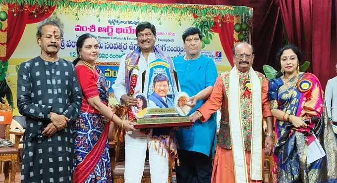 NRI: విదేశీ గడ్డపై తెలుగు వెలుగులు.. వంశీ అంతర్జాతీయ అవార్డుల ప్రకటన!