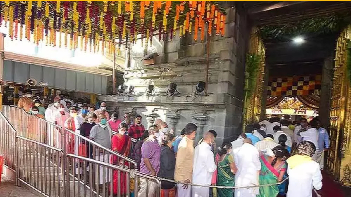 Tirumala Darshnam Timings: తిరుమలలో కొనసాగుతున్న రద్దీ... సర్వదర్శనానికి 10 గంటల సమయం! నిన్న హుండీ ఆదాయం....