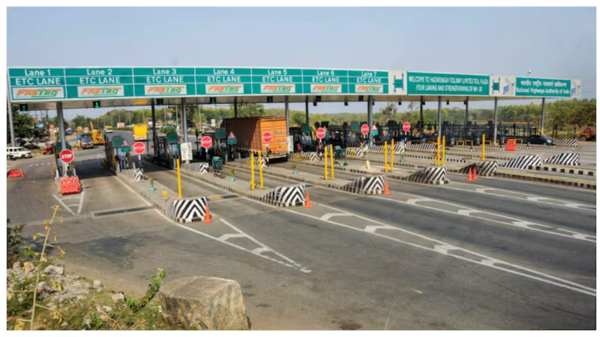 FASTag: టోల్ ప్లాజాల వద్ద క్యాష్ నో ఎంట్రీ.... ఇక అంతా డిజిటల్ పేమెంట్లే!