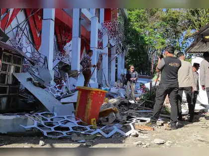 Earthquake: ఇండోనేషియాలో 7.4 తీవ్రతతో భూకంపం.. తీరాన్ని తాకిన సునామీ అలలు!