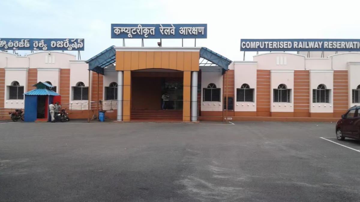 Visakapatnam: రైల్వే చరిత్రలో నూతన అధ్యాయం... విశాఖ డివిజన్‌లోకి ఏడు కీలక స్టేషన్లు!