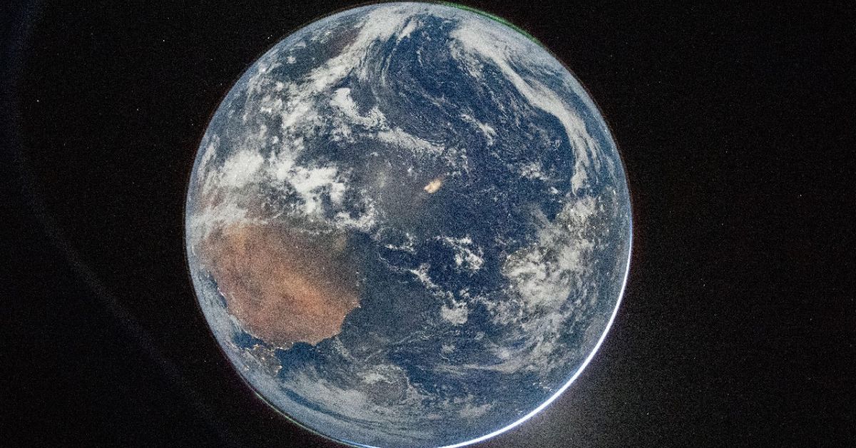 NASA: సోషల్ మీడియాలో నాసా ఫోటో హల్చల్.. అంతరిక్షం నుంచి భూమి అద్భుత చిత్రాన్ని విడుదల..