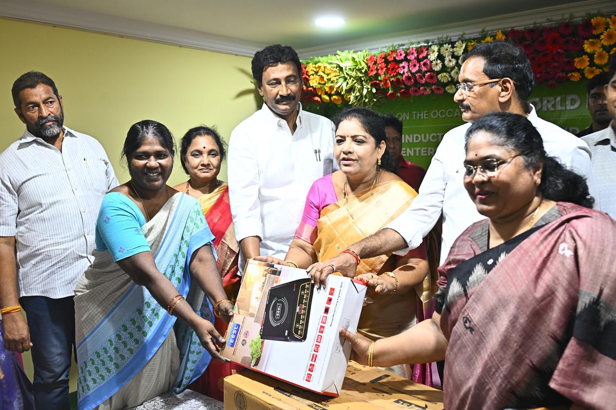 AP Government Schemes: ఏపీ ప్రభుత్వం కీలక నిర్ణయం.. అంగన్‌వాడీల్లో ఇక ఇండక్షన్ స్టవ్‌లతోనే వంట.!