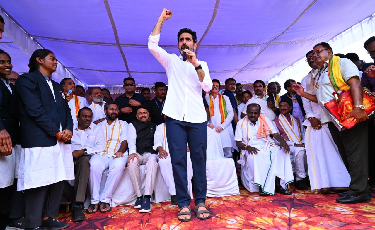 Nara Lokesh Bangalore Visit:  బెంగళూరులో మంత్రి లోకేష్ పర్యటన విద్యార్థులకు దిశానిర్దేశం, కార్యకర్తల ఘనస్వాగతం!