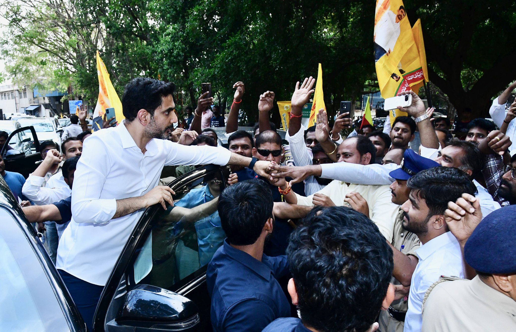 Nara Lokesh Bangalore Visit:  బెంగళూరులో మంత్రి లోకేష్ పర్యటన విద్యార్థులకు దిశానిర్దేశం, కార్యకర్తల ఘనస్వాగతం!