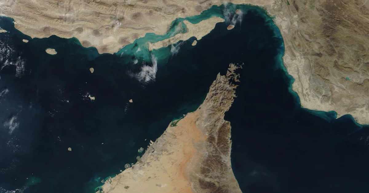 USA: హర్మూజ్ జలసంధిలో ఉద్రిక్తతలు.. యుద్ధం తర్వాత అమెరికా యుద్ధ నౌకల తొలి ప్రయాణం!