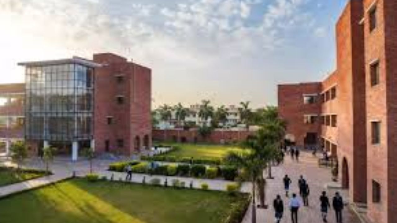 Infinix India: ఇన్ఫినిక్స్ తొలి మెటల్ బాడీ ఫోన్... ఐఫోన్ కి గట్టి పోటీ! బ్యాక్ సైడ్ డిస్ప్లేతో క్రేజీ ఫీచర్లు!