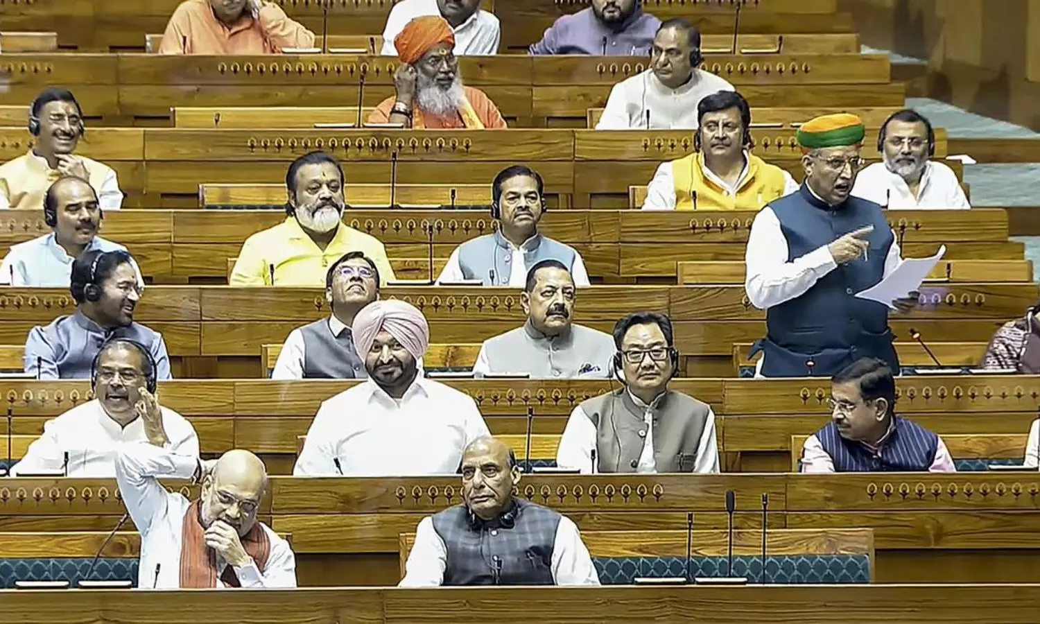 Constitution Amendment Bill: రాజ్యాంగ సవరణపై పార్లమెంట్‌లో రచ్చ.. బిల్లును వ్యతిరేకించిన విపక్షాలు!